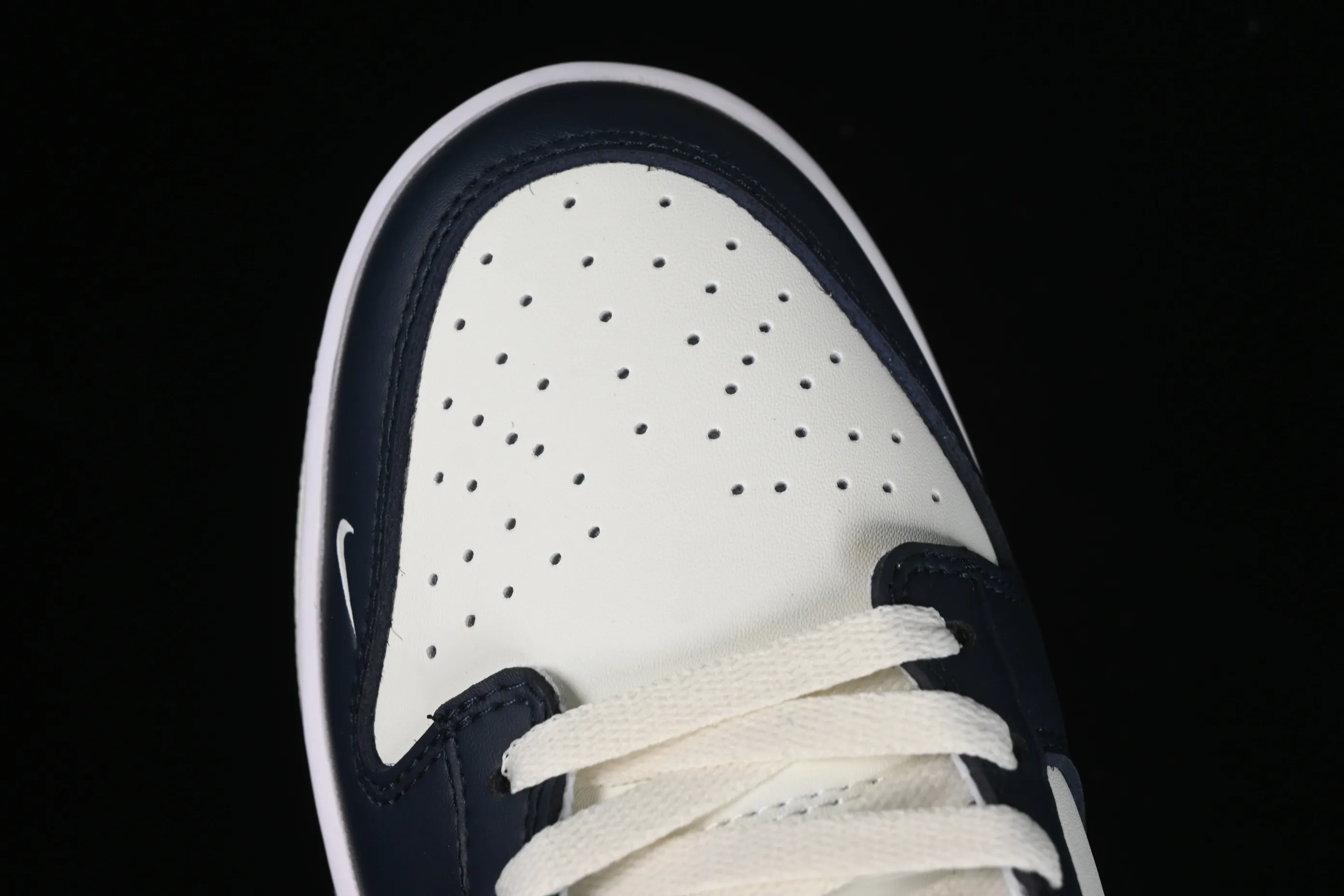 All Categories Nk SB Dunk Series Nk SB Dunk Low Low-top sneakers Nk SB Dunk Low Simple blue color Low-top casual sports skateboard shoes HV2390-100